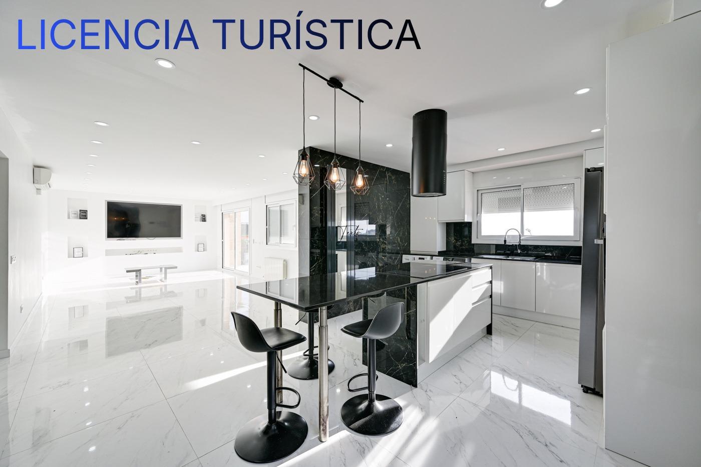 Chalet Lloret - Salón y cocina
